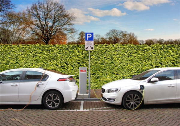 马斯克咋舌：中国正快速迈向太阳能+电力将来 对油气需求将大幅镌汰