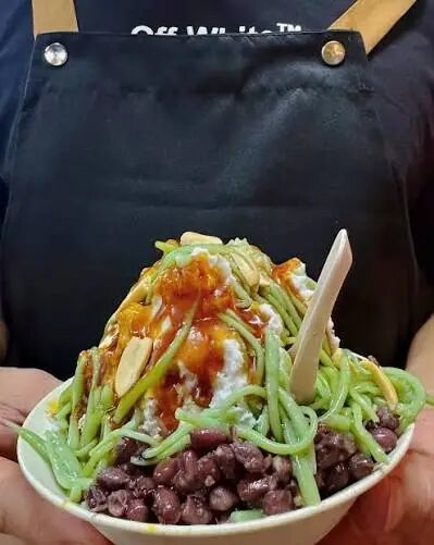 🔥 炎热天气，最需要这一碗！ 🥥【马六甲椰糖煎蕊】 浓郁椰奶+ 香甜椰糖+ 软糯红豆+ 清凉刨冰， 一口下去，冰爽又满足！😋 📍  来我们店，解锁属于马六甲的经典味道！