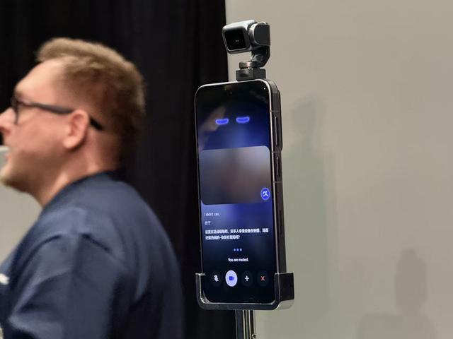 刚刚,荣耀人形机器人热舞亮相欧洲!全球第一个“机器人手机”真机首秀