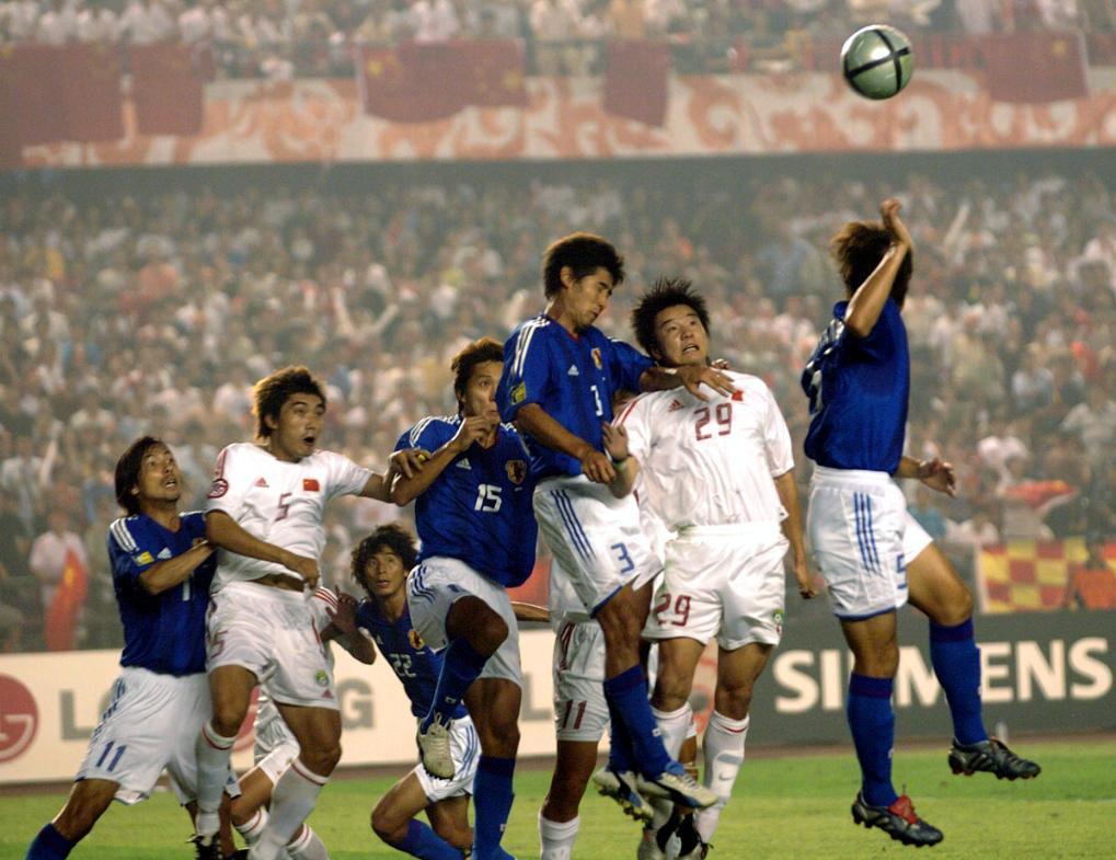 2004年,在北京进行的亚洲杯决赛中,日本队以3:1战胜中国队,获得冠军。新华社记者 冯武勇 摄