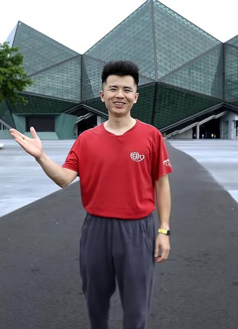 擦地哥孟飞 来自受访者视频截图.png