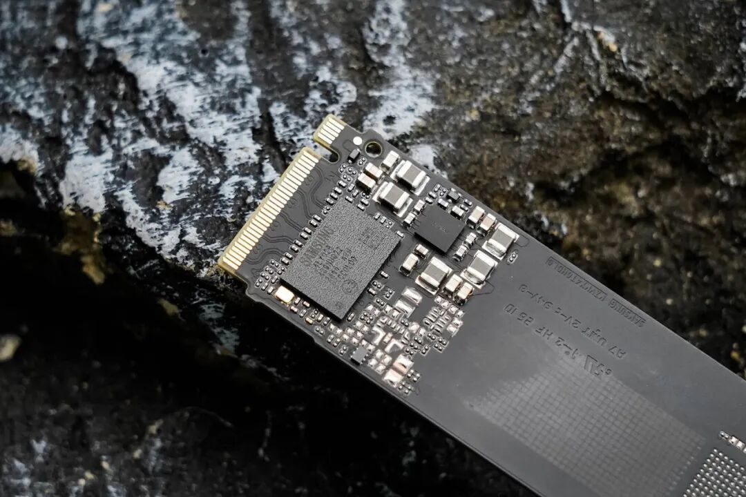 三星990固态硬盘评测 低功耗不发烫 PCIe4.0高效能之作
