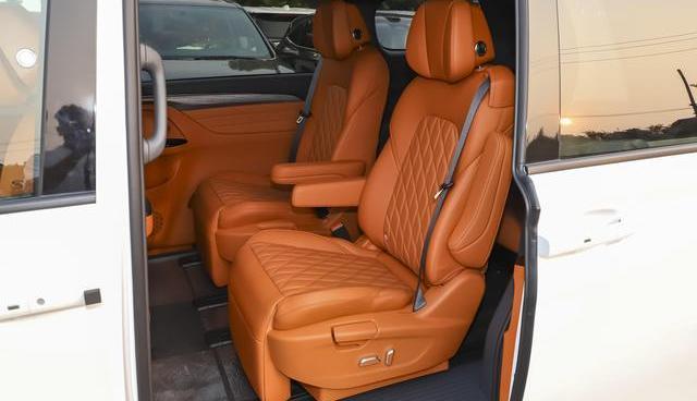之前我一直开一台紧凑级 SUV，单身的时候用着挺顺手，通勤代步、周末出游都能应付-有驾