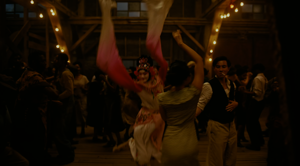 讲“革命在美国失败”的电影,横扫奥斯卡