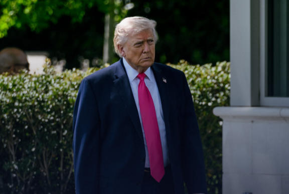 特朗普近日频繁接受媒体采访 社交媒体