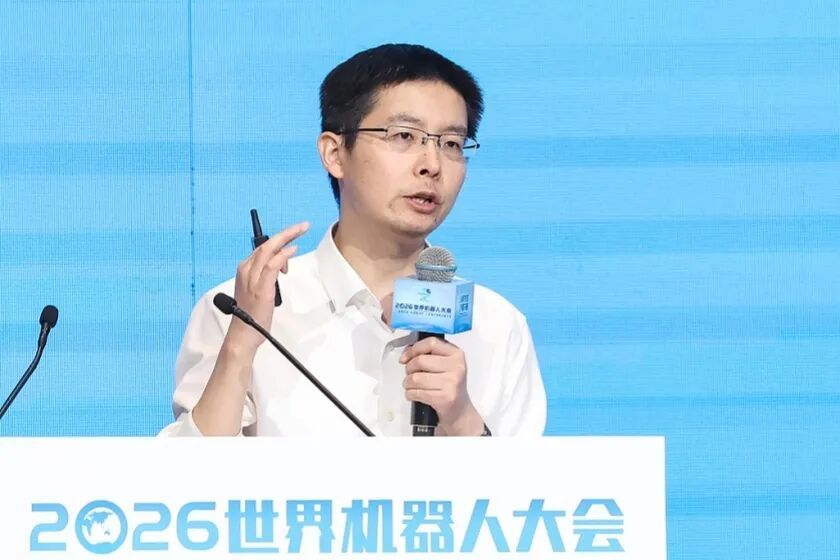 8月20日，宇树上市后王兴兴首次演讲，一边演讲一边暴跌。
