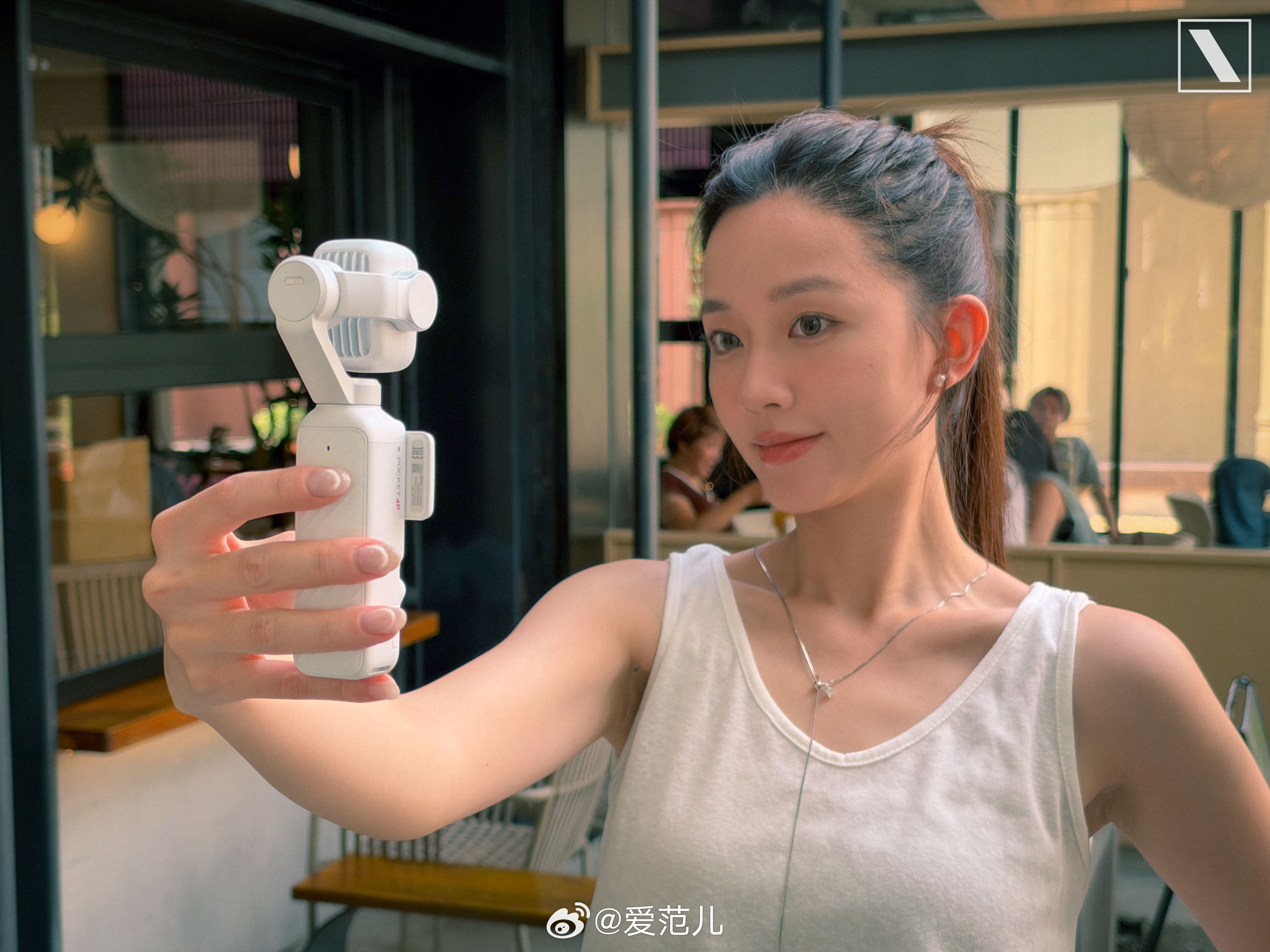 #爱范儿图赏#｜白色 Pocket 4P：清清爽爽换身新衣裳 爱范君