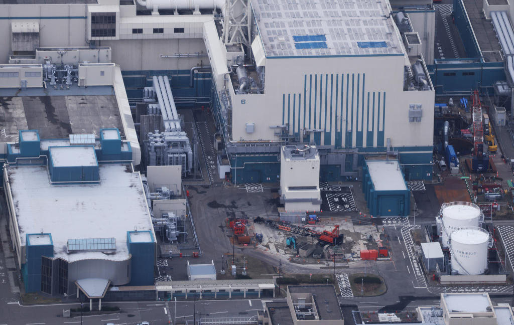 当地时间2026年1月18日,日本新潟县柏崎市,柏崎刈羽核电站的航拍图。视觉中国 图