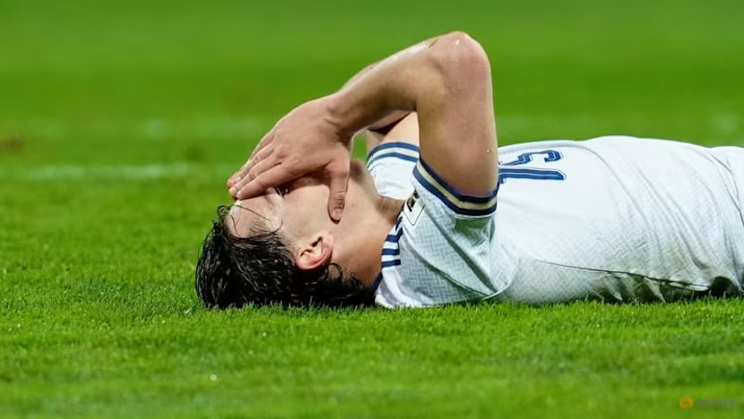 当地时间3月31日，在对阵波黑的比赛上，意大利球员埃斯波西托痛失进球良机后的反应 图自外媒