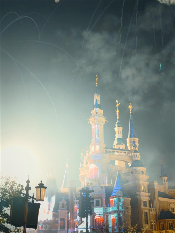 手机厂商搞了个新技术 说是能让你的照片不会过曝?