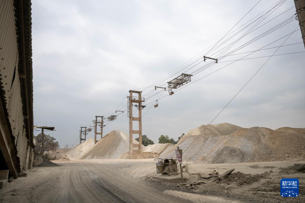 这是1月20日在刚果（布）布恩扎省拍摄的刚果（布）新水泥厂厂区。新华社记者 郑扬子 摄