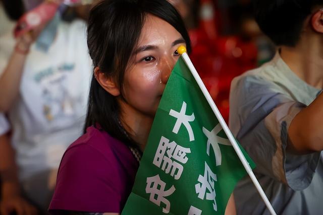 台北选战“青鸟”接连网暴造谣,蓝营青年:重现“大罢免”式狂热