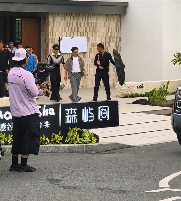 沈腾亲自驾驶带多位明星体验享界G9:“猛男粉”配色版头次见!