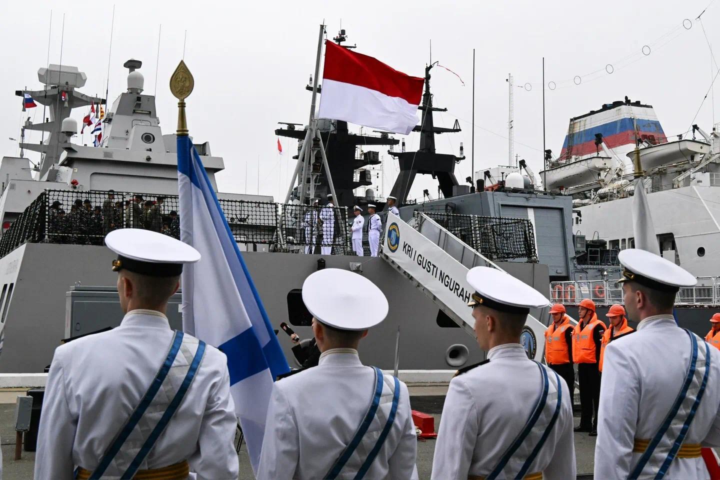 7月24日,KRI I Gusti Ngurah Rai-332参加ORRUDA 2026俄印尼海上演习期间抵达符拉迪沃斯托克俄罗斯大使馆