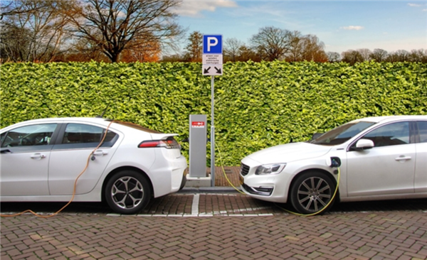 充电桩涨价潮来了！一次多花30多元：高峰时段涨价最猛