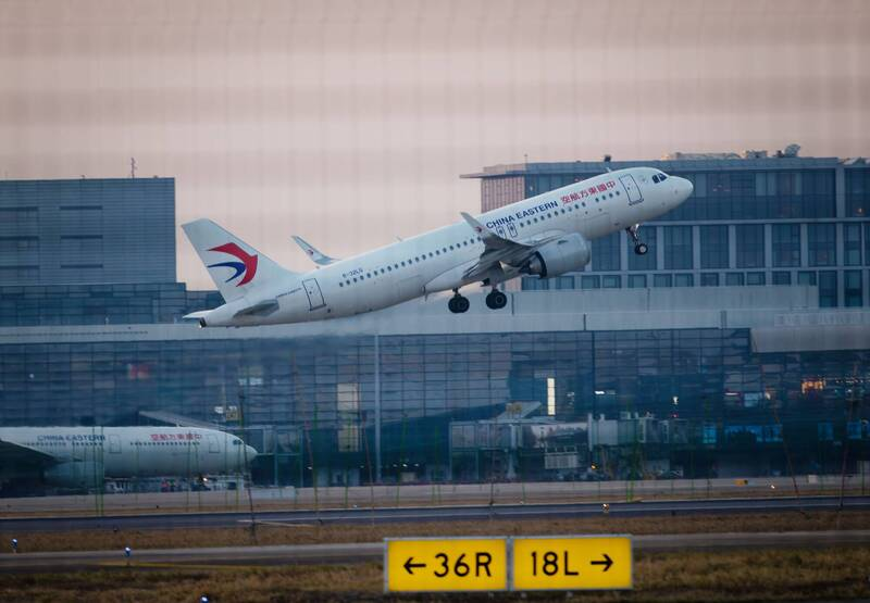 ◆截至2025年12月底,原定从中国飞往日本的144万次航班中,已有约30%被取消。