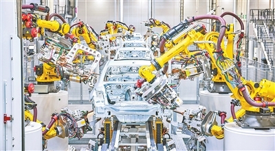 宝马沈阳工厂车身车间的生产线。华晨宝马供图