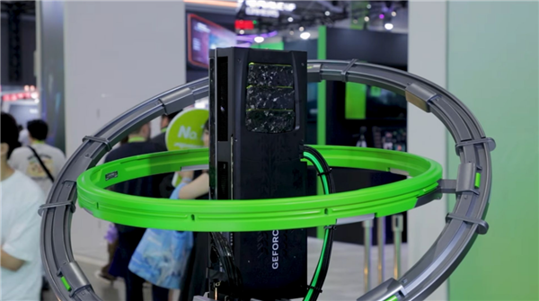 万丽30周年纪念版RTX 5080亮相：锻造碳纤维+第二代DRS散热
