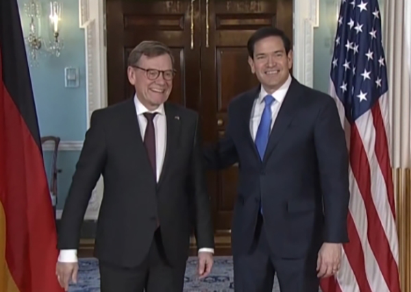 当地时间1月12日,德国外长瓦德富尔与美国国务卿鲁比奥举行会面。 视频截图