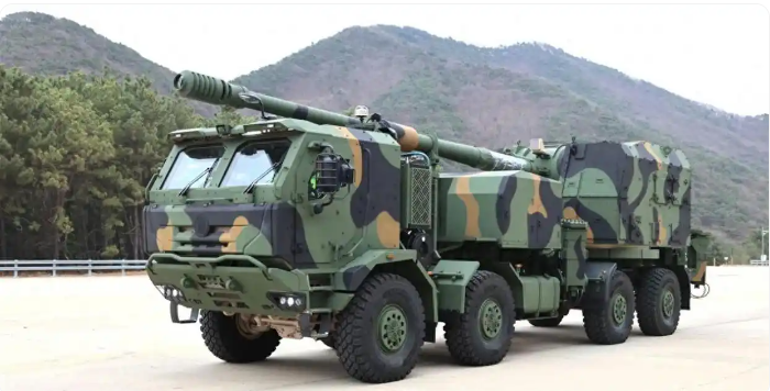 K-9MH算是K-9履带式自行火炮的轮式版本。