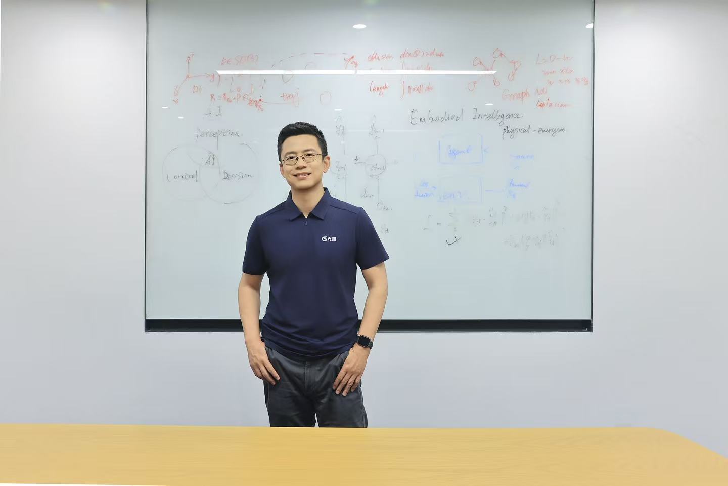 清华博士二次创业,把机器人送到汽车产线 | 对话光象科技CEO
