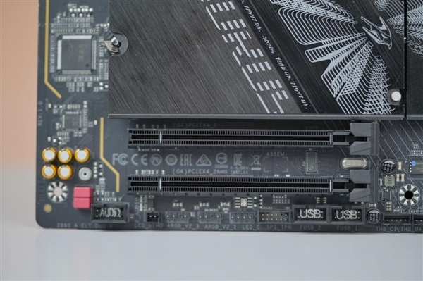 5个M.2插槽堆满！技嘉Z890 AORUS ELITE DUO X主板图赏