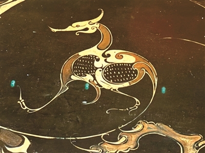 彩绘龙凤纹漆木案局部