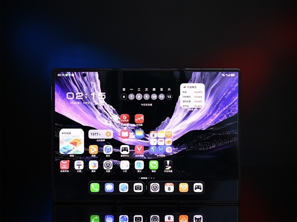 史上最完美的三折叠!华为Mate XT 2非凡大师上手
