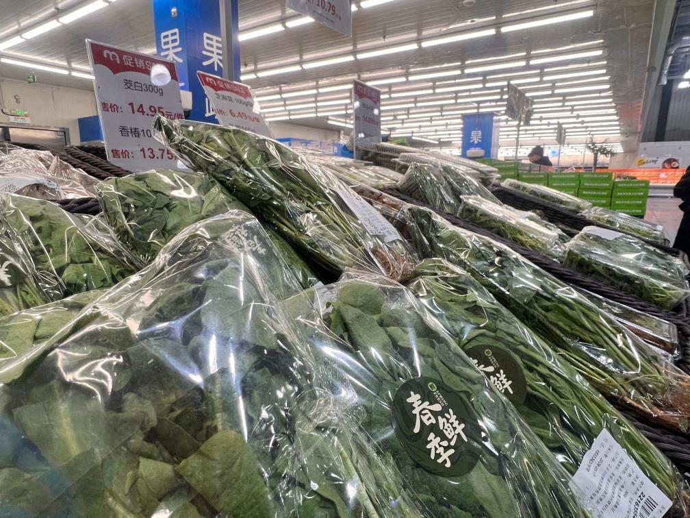 天津的一家超市内，香椿、茭白等春菜陆续上架。新华社记者 包庆龄 摄