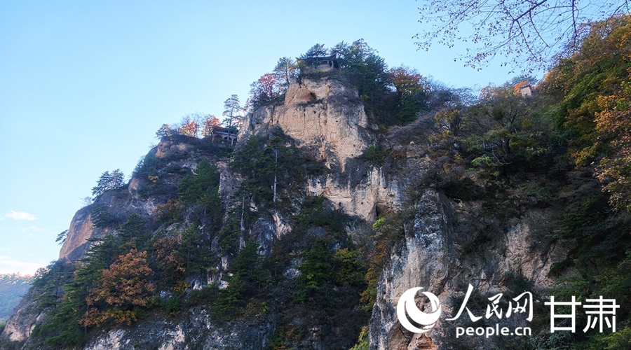 深秋的崆峒山。人民网记者 米媛摄
