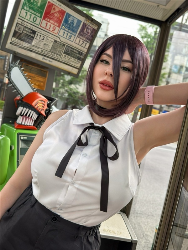 国外美女Cos《漫威金刚狼》魔形女 火辣展示