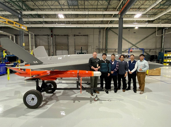 “劲蜂四号”无人机和美军XQ-58“女武神”无人机 美国克拉托斯防务公司