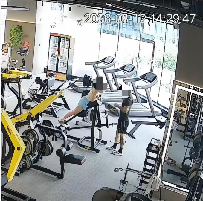 健身房回应“男子指导女友健身被要求出示结婚证”:场馆禁止合约外私教其持续指导超15分钟(图2)
