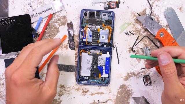 三星Galaxy Z Flip8折叠手机被曝未升级电池,仍为4300mAh