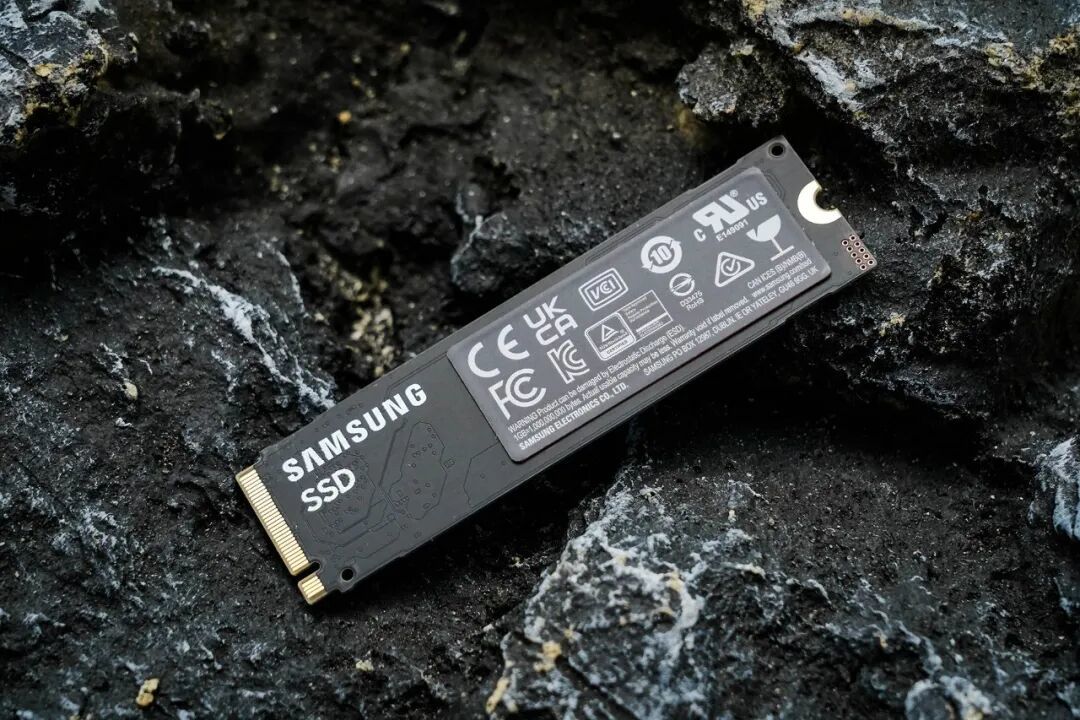 三星990固态硬盘评测 低功耗不发烫 PCIe4.0高效能之作