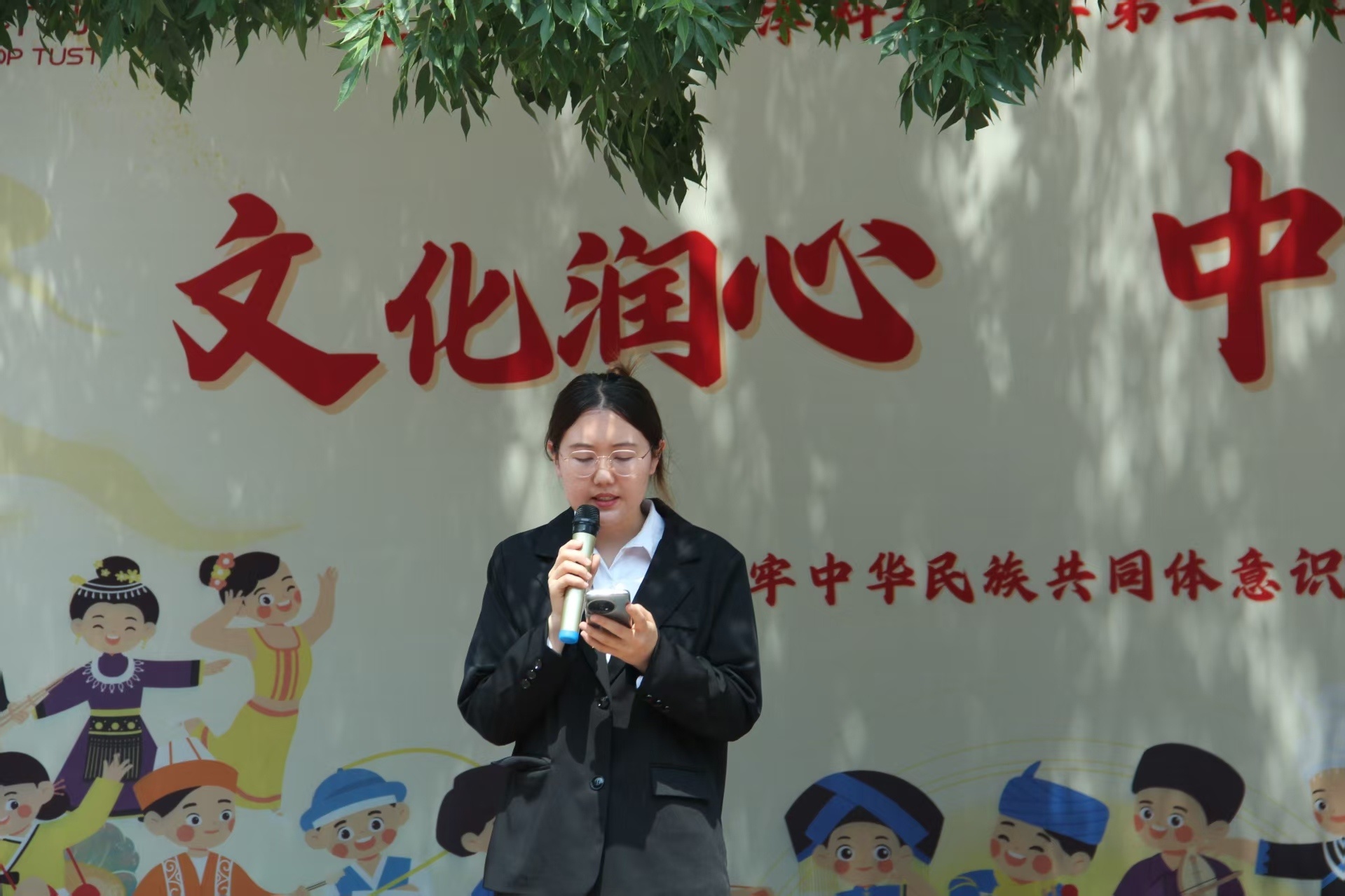 叶依古丽参加校园活动（央广网发 受访人供图）