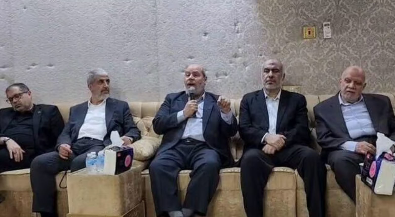 去月,哈马斯领导层成员在卡塔尔发布讲话 这一画面由卡塔尔公布