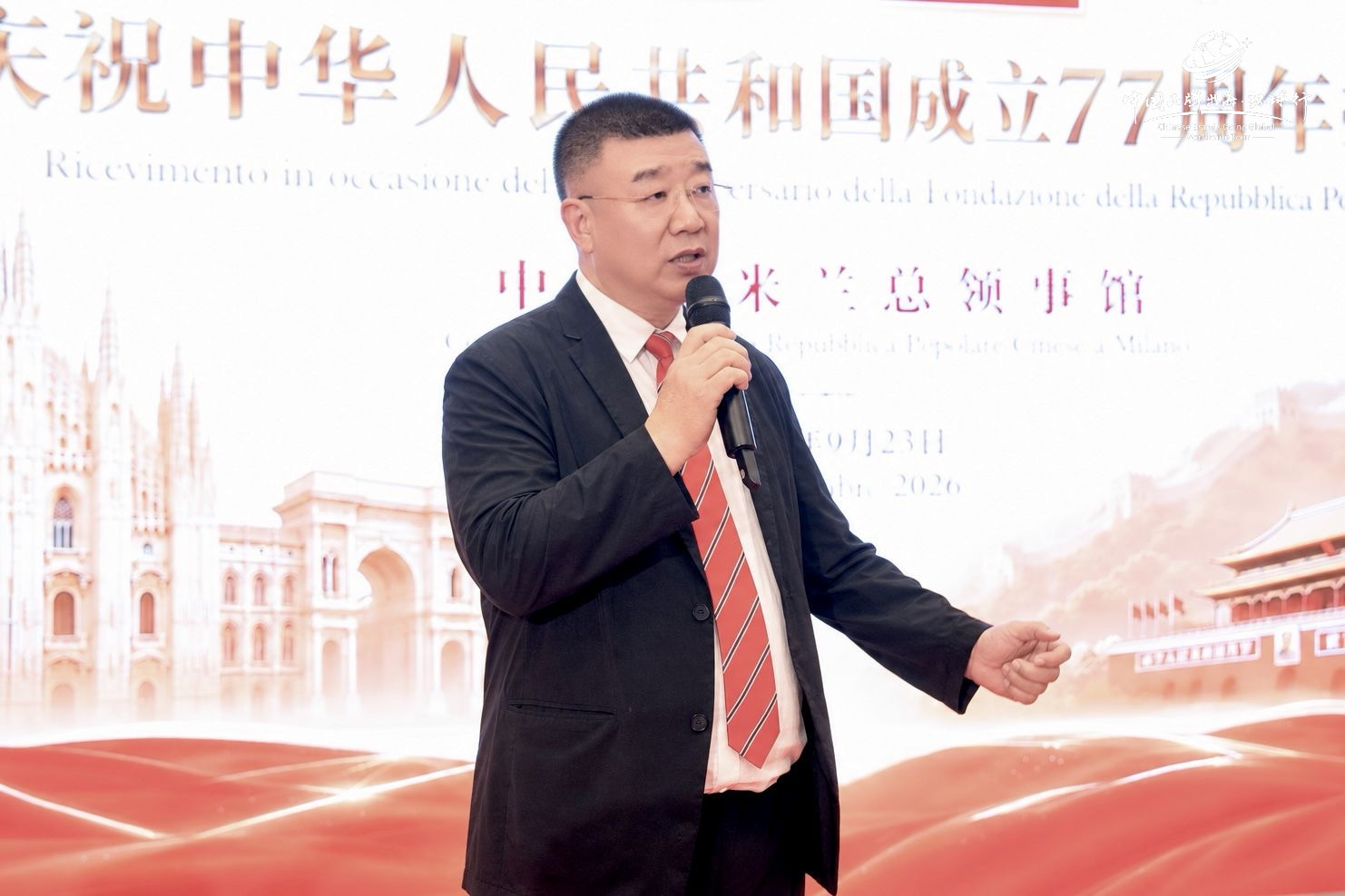 世界中餐业联合会专职副会长武力在招待会现场致辞
