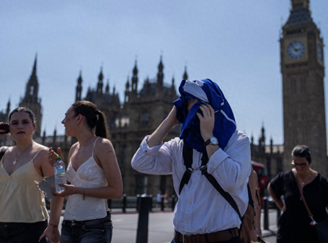 40℃逼近英国!停课,地铁像