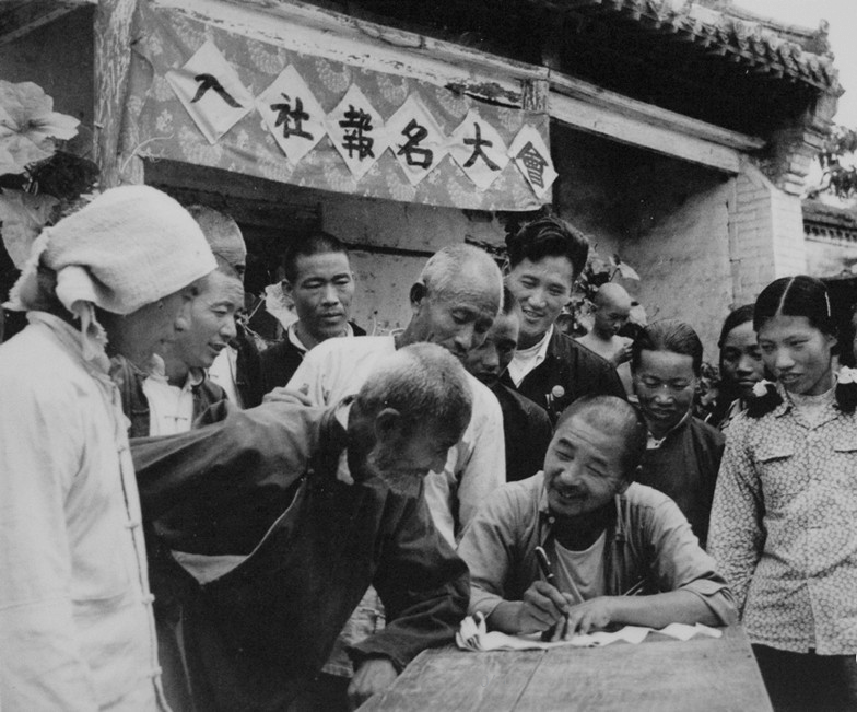 老照片：九十年代进城务工的农民，满脸疲惫，看不到笑容_农业集体_农村_城市