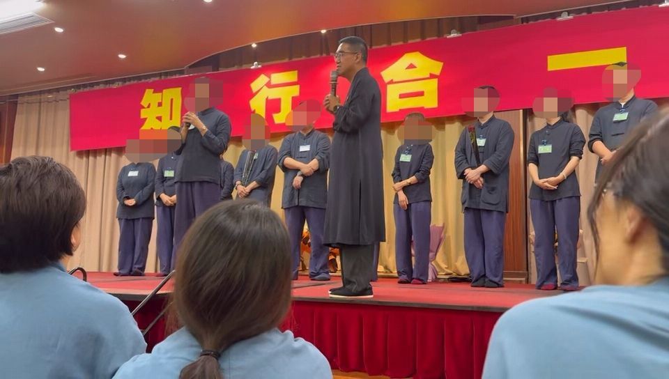 △如平在给学员上课。