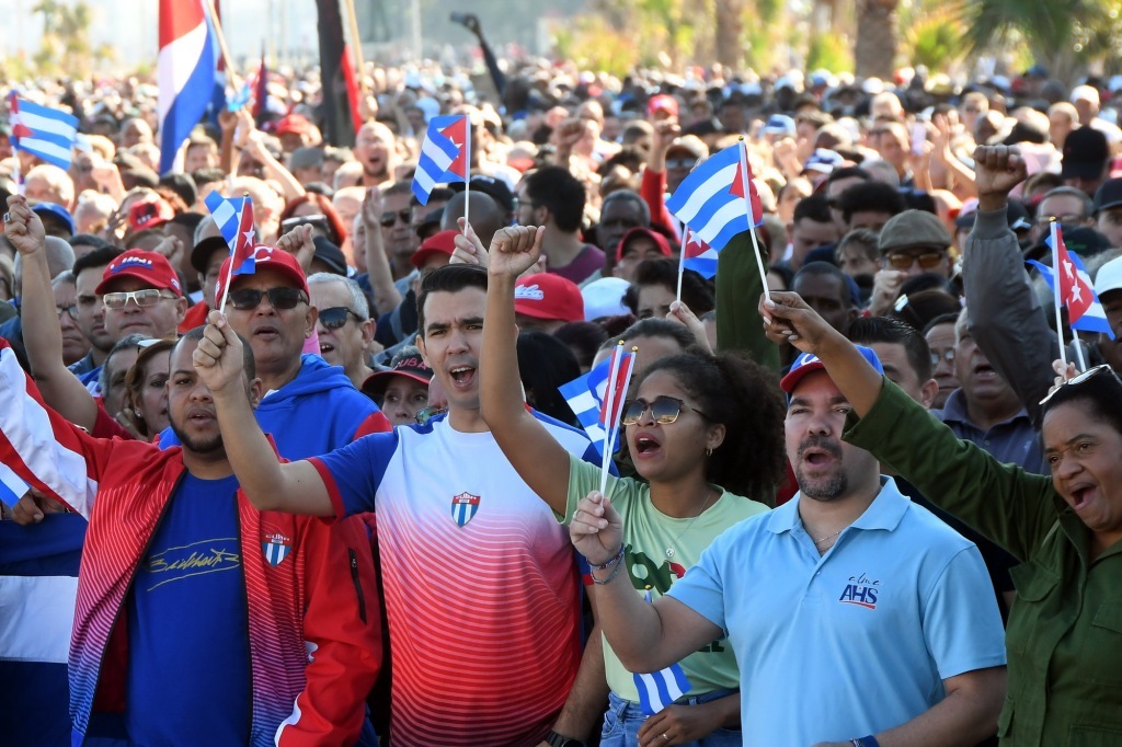 1月3日,在古巴首都哈瓦那,民众参加集会活动谴责美国军事入侵委内瑞拉。