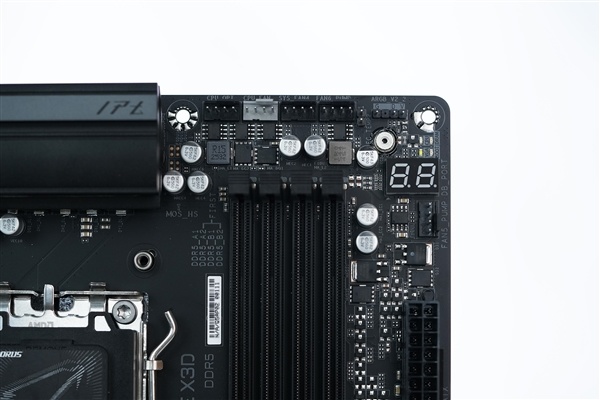 16+2+2相供电 配4路M.2!技嘉B850 AORUS ELITE X3D图赏