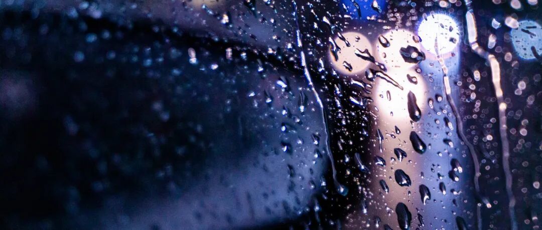 摄图网_501668420_暴雨车窗上的雨滴_(企业商用).jpg