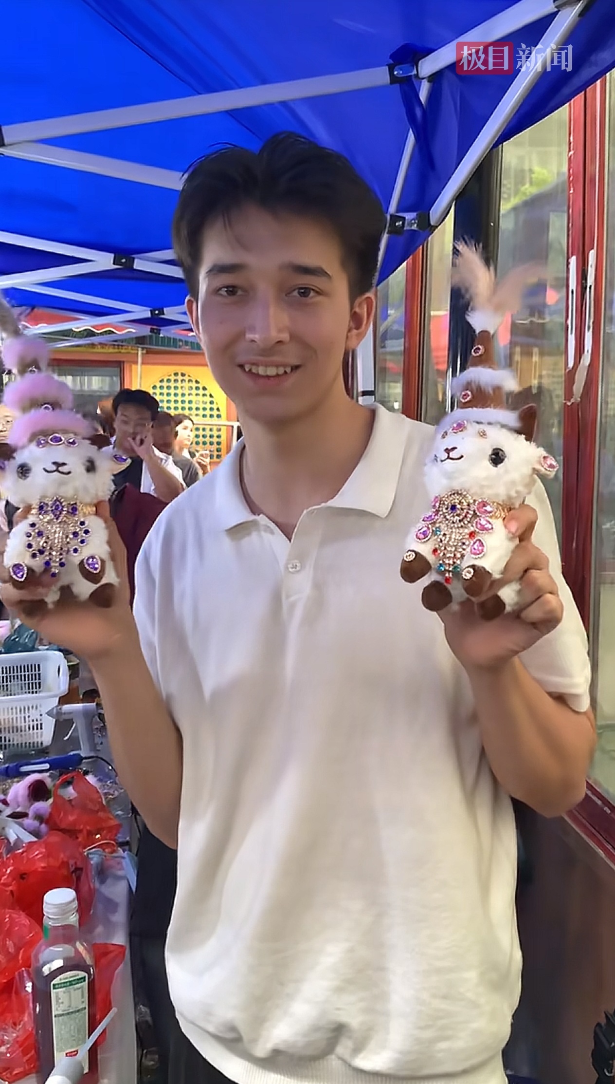 “小羊哥”阿卜杜拉录制祝福视频(受访者供图)