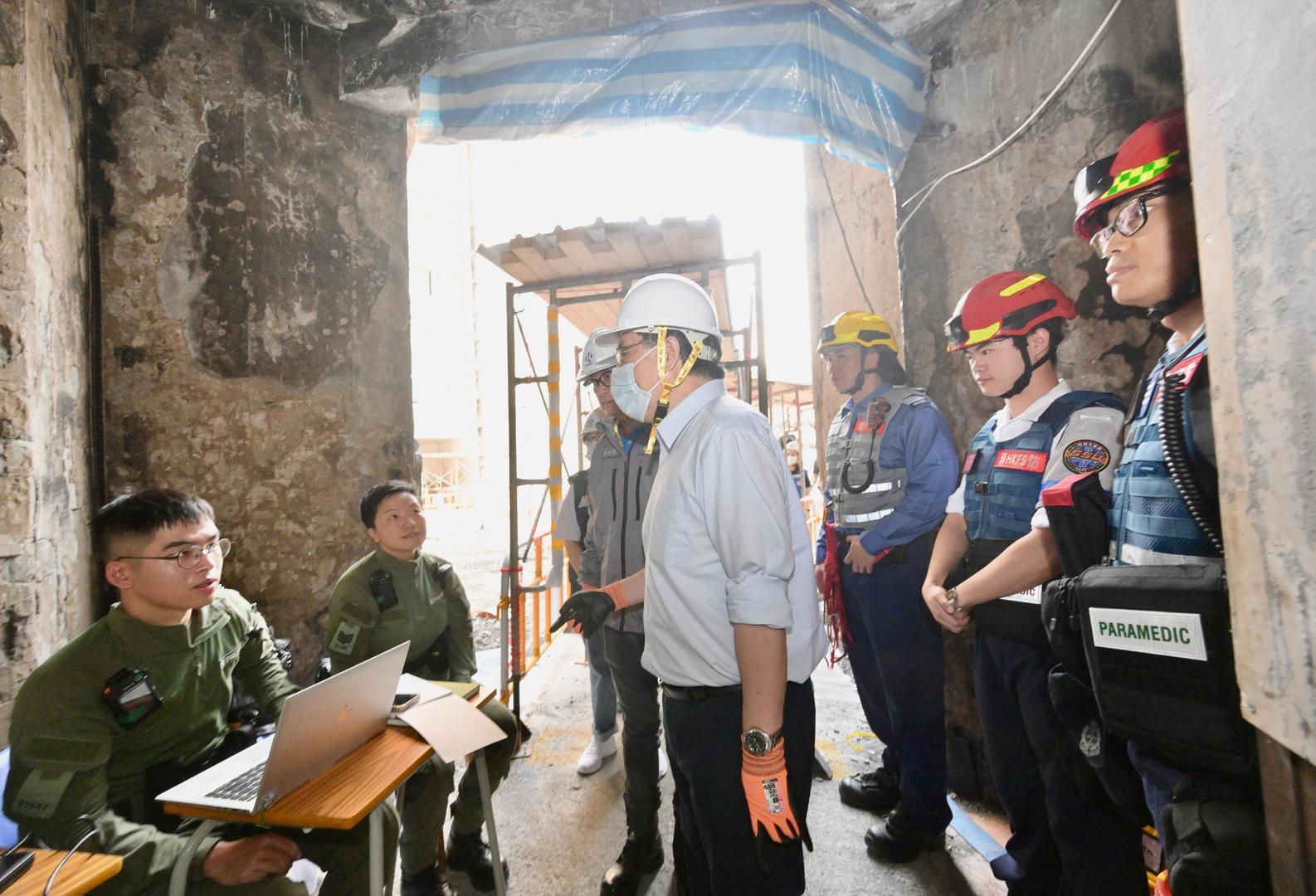 ▲驻守地下的警员 图据香港政府新闻网