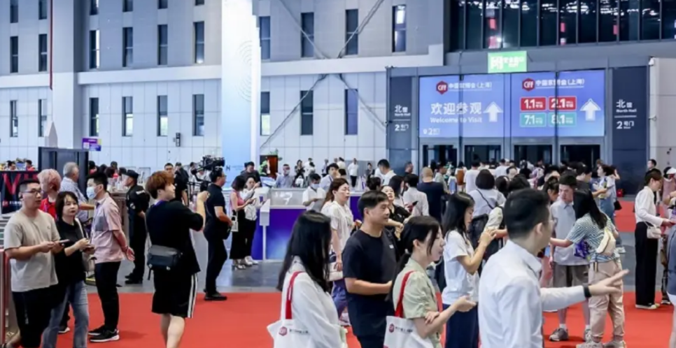 中国国际家具展外贸观察：海外观众逆势增长背后的贸易转化逻辑(图2)
