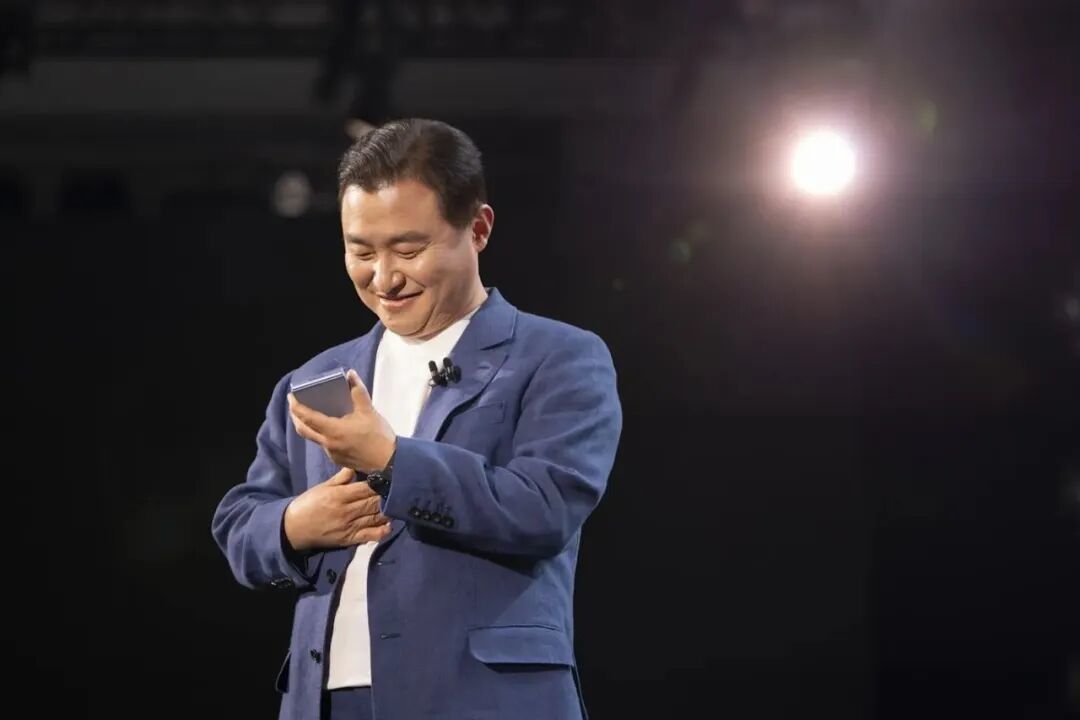 折叠屏iPhone或命名为iPhone Ultra/雷军:未来每天上班两小时就够了/龙虾之父辟谣官方微博账号:从没用过微博