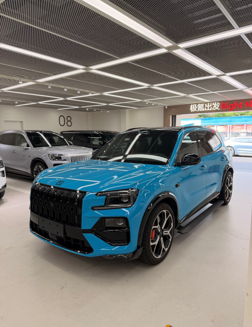 开过宝马X5再试极氪8X股票配资知识，才懂新旧公路之王的差距