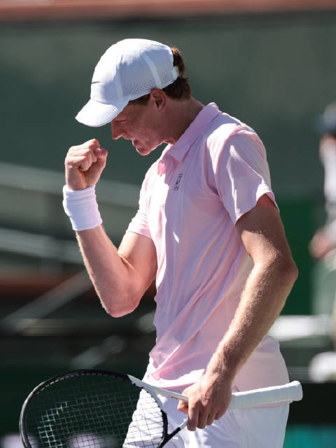 辛纳轻取勒纳钱晋级印第安维尔斯四强体育赛事直播,冲击大众赛100胜